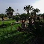 Bed & Breakfast Luxury Le Rocce Villasmundo