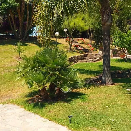 לינה וארוחת בוקר Luxury Le Rocce Villasmundo