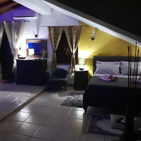 לינה וארוחת בוקר Luxury Le Rocce