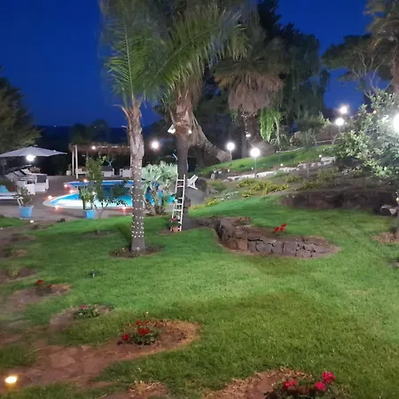 Luxury Le Rocce לינה וארוחת בוקר Villasmundo
