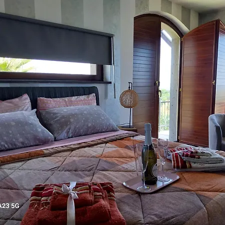 Luxury Le Rocce לינה וארוחת בוקר 4*